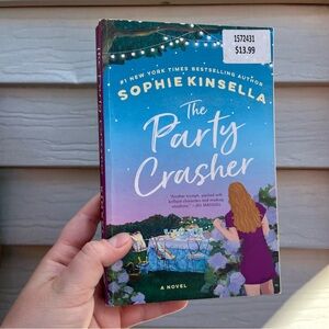 📚 4/25$ 📚  The party crasher by sophie kinsella | Booktok